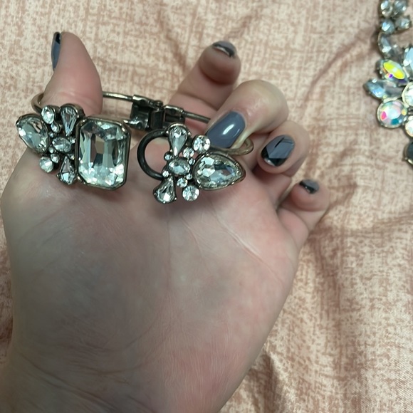 Costume jewelry by Le Chateau. Necklace and bangle together. - Picture 4 of 5